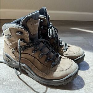 Lowa women’s hiking boots size 9